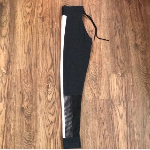 VS PINK Yoga Campus Leggings - Picture 6 of 8